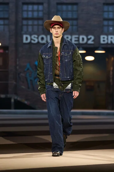 Look 5